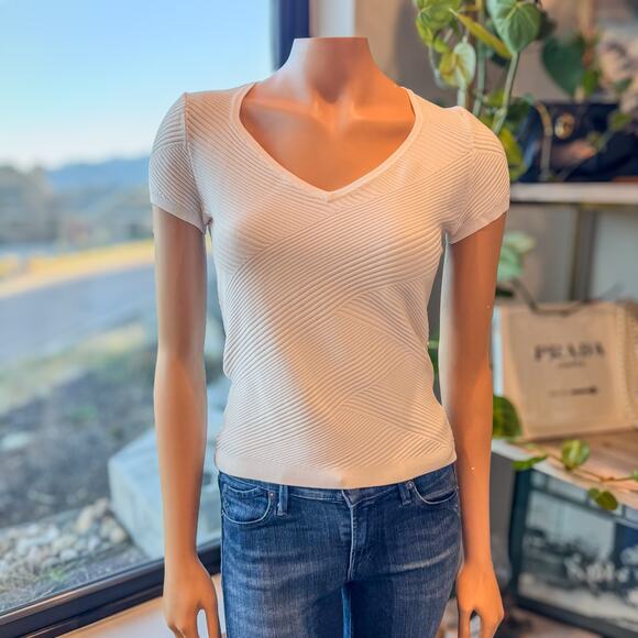 WHBM White Short Sleeve V-Neck Top w/ Diagonal Textured Knit Pattern, Small - Picture 10 of 11